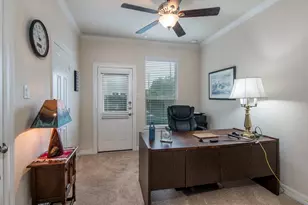 10602 Enclave Shadows Ct, Houston, TX 77043 - Photo 15