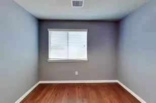 8578 Chaletford Dr, Houston, TX 77044 - Photo 9