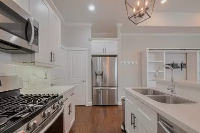 854 W 20th Street, Houston, TX 77008 - Photo 13