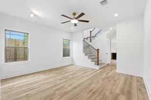 317 S 3rd St, La Porte, TX 77571 - Photo 3