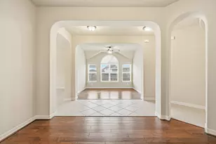 2411 Linden Bluff Ct, Sugar Land, TX 77479 - Photo 9