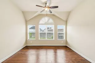 2411 Linden Bluff Ct, Sugar Land, TX 77479 - Photo 5