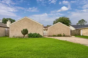 810 Halewood Dr, Houston, TX 77062 - Photo 1