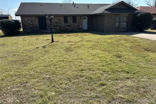 1208 Clark St, Marlin, TX 76661 - Photo 1