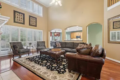 182 N Hazelcrest Circle, The Woodlands, TX 77382 - Photo 5