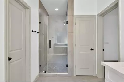 4 Hanover Ln, Panorama Village, TX 77304 - Photo 11