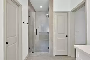 4 Hanover Ln, Panorama Village, TX 77304 - Photo 11