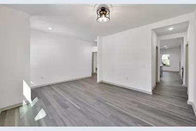 4 Hanover Ln, Panorama Village, TX 77304 - Photo 3