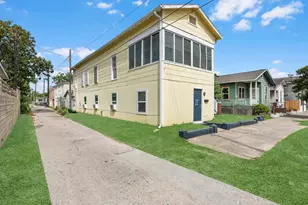 1811 39th St, Galveston, TX 77550 - Photo 3