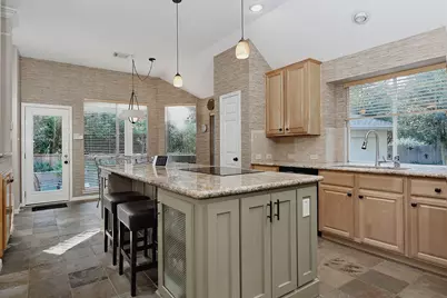 2 Taper Glow Place, The Woodlands, TX 77381 - Photo 11