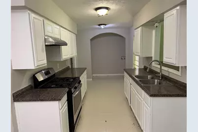 5535 Elmlawn Drive, Houston, TX 77033 - Photo 13