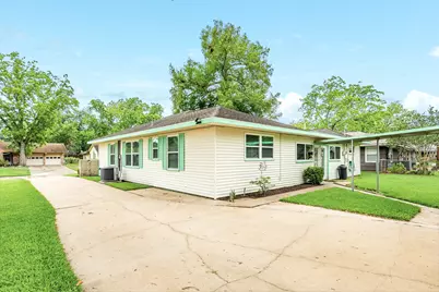 311 Carnation Street, Lake Jackson, TX 77566 - Photo 7