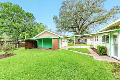 311 Carnation Street, Lake Jackson, TX 77566 - Photo 9
