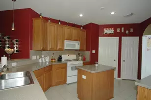 13110 Rippling Creek Ln, Pearland, TX 77584 - Photo 9
