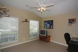 13110 Rippling Creek Ln, Pearland, TX 77584 - Photo 5
