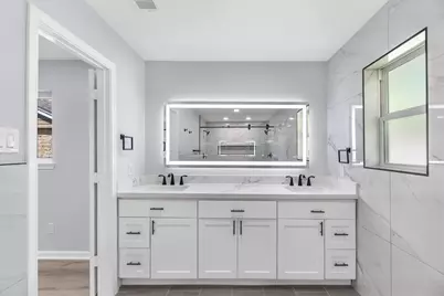 11402 Ash Creek Drive, Houston, TX 77043 - Photo 21