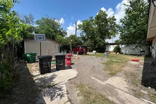 7611 Buena Vista St, Houston, TX 77087 - Photo 13
