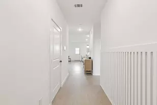 1010 S Oakhurst Dr, Dayton, TX 77535 - Photo 3