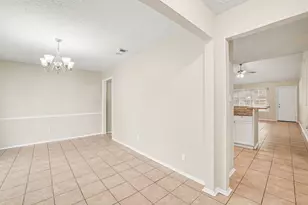 10419 Gulfstream Ln, Sugar Land, TX 77498 - Photo 7