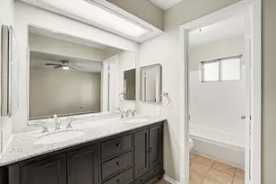 10419 Gulfstream Ln, Sugar Land, TX 77498 - Photo 15