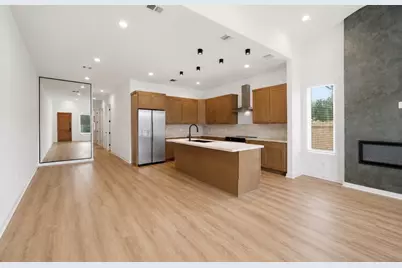 8203 Calhoun Road #B, Houston, TX 77033 - Photo 7