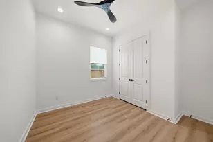 8203 Calhoun Rd, Houston, TX 77033 - Photo 23