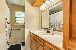 108 Laurel Valley Dr, West Columbia, TX 77486 - Photo 17