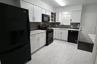 202 W Tri Oaks Ln, Houston, TX 77043 - Photo 7