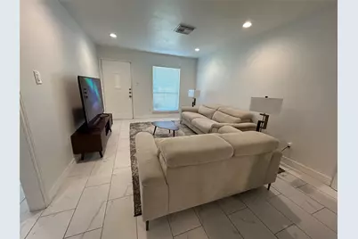 202 W Tri Oaks Ln #202, Houston, TX 77043 - Photo 5