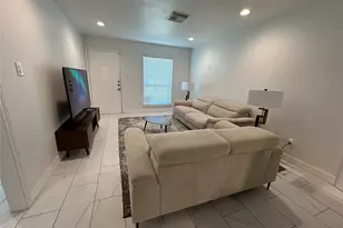202 W Tri Oaks Ln, Houston, TX 77043 - Photo 5