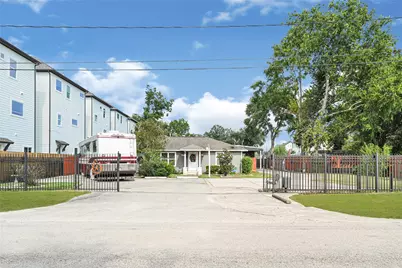 2302 Hoskins Drive, Houston, TX 77080 - Photo 3
