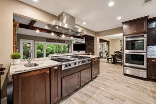 5 Tree Frog Dr, Houston, TX 77074 - Photo 3