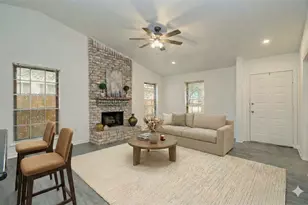 16 N Circlewood Glen, The Woodlands, TX 77381 - Photo 9