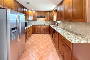 23 Kingfish Ln, Freeport, TX 77541 - Photo 5