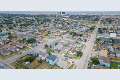 5721 Sylvia Drive, Galveston, TX 77551 - Photo 19
