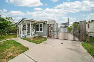 5721 Sylvia Dr, Galveston, TX 77551 - Photo 1