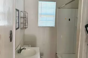 185 Woodvale St, Houston, TX 77012 - Photo 5