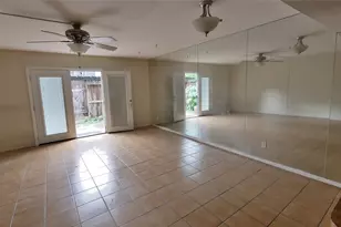 9025 Gaylord Dr, Houston, TX 77024 - Photo 5