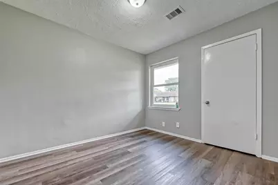 5606 Elm Springs Drive, Houston, TX 77048 - Photo 13