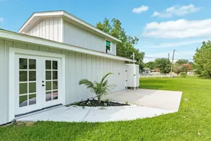 1200 Gifford Ln, Angleton, TX 77515 - Photo 7