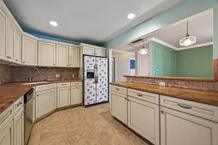 7210 Yucca Dr, Galveston, TX 77551 - Photo 17