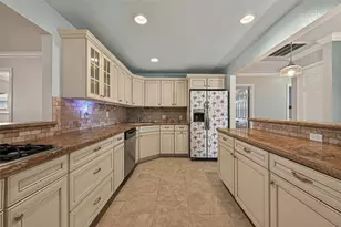 7210 Yucca Dr, Galveston, TX 77551 - Photo 3
