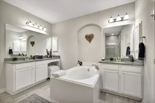 6 W Oaks Dr, Houston, TX 77058 - Photo 29