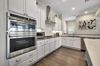 6 W Oaks Drive, Houston, TX 77058 - Photo 13