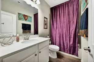 6 W Oaks Dr, Houston, TX 77058 - Photo 25