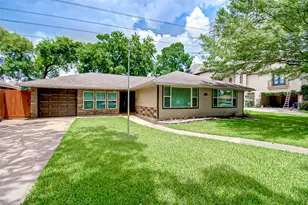 4804 Saxon St, Bellaire, TX 77401 - Photo 1