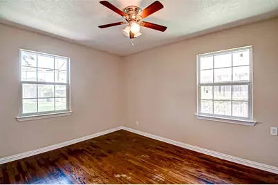 4804 Saxon Street, Bellaire, TX 77401 - Photo 37