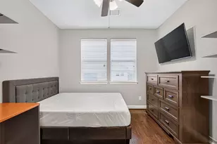 5403 Holguin Hollow St, Houston, TX 77023 - Photo 37