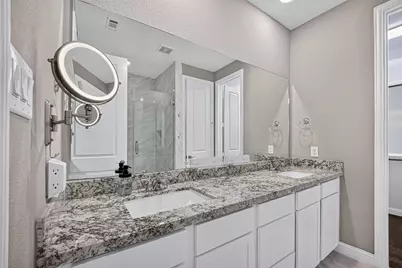 5403 Holguin Hollow Street, Houston, TX 77023 - Photo 43