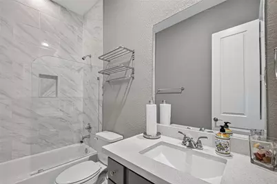 5403 Holguin Hollow Street, Houston, TX 77023 - Photo 31